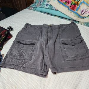 FOUNDRY SUPPLY EUC MENS SIZE 46 CARGO SHORTS